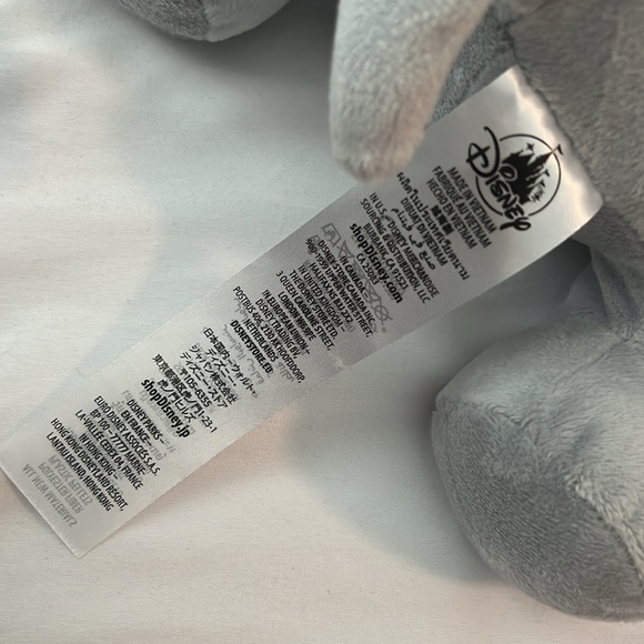 🎪 Dumbo feather plush Disney Parks NWOT grey elephant huge pink ears soft - Picture 6 of 6